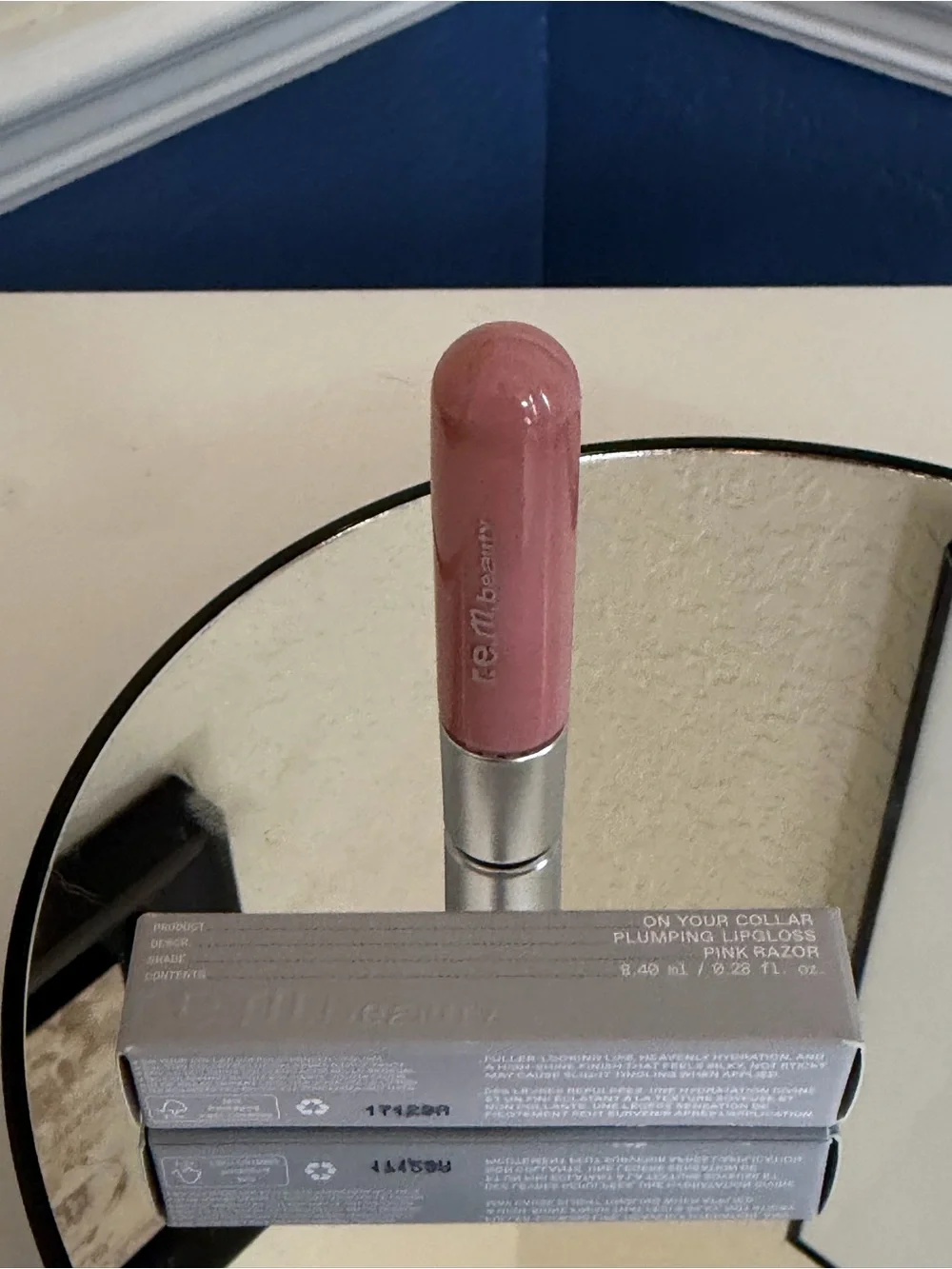 R.E.M. Beauty On Your Collar Plumping Lip Gloss Pink Razor